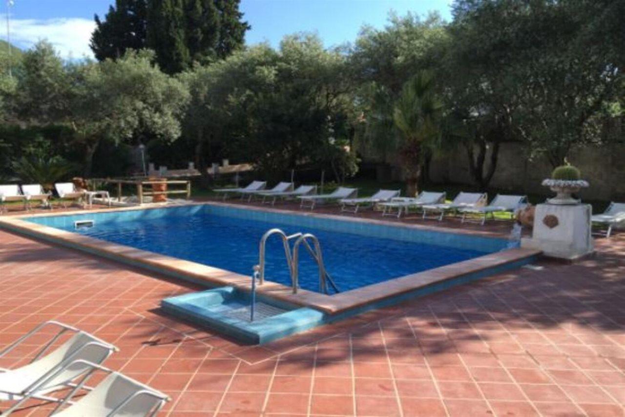 Hotel Villa Al Parco Форио Экстерьер фото